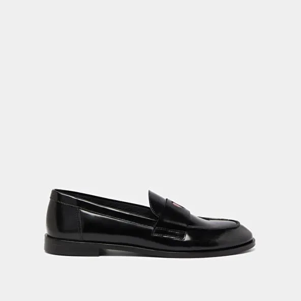 Loafers round-tipped in black shiny leather