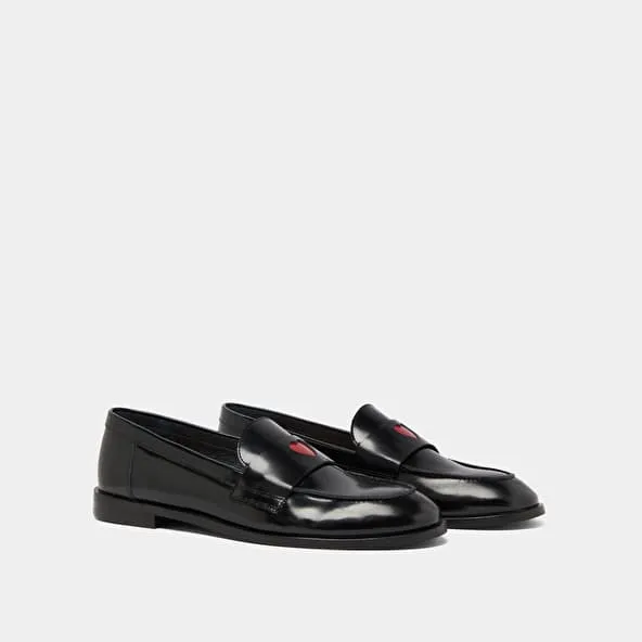 Loafers round-tipped in black shiny leather