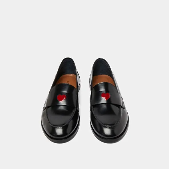 Loafers round-tipped in black shiny leather